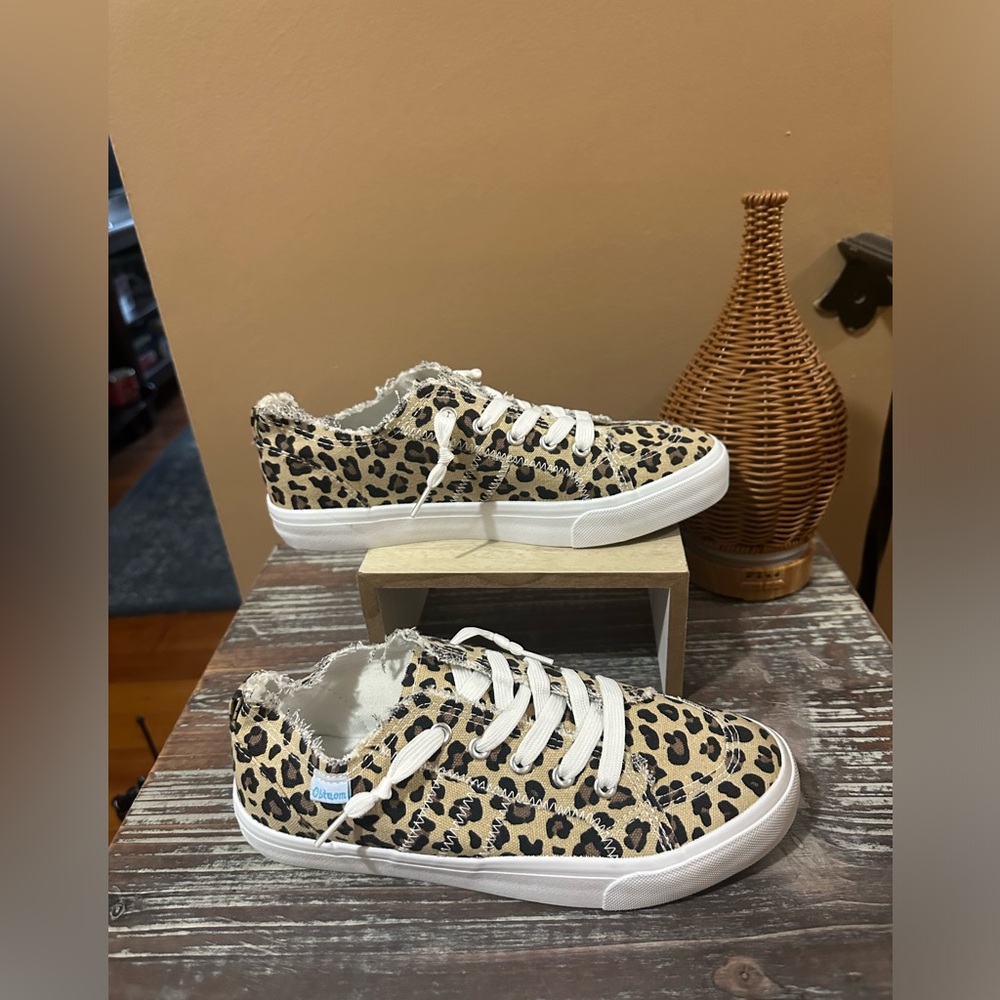 New with out box Cheetah Print Sneakers
